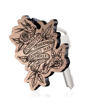 Die schönsten Erinnerungen Schlüsselanhänger Holz mit Gravur im Tattoo-Design 